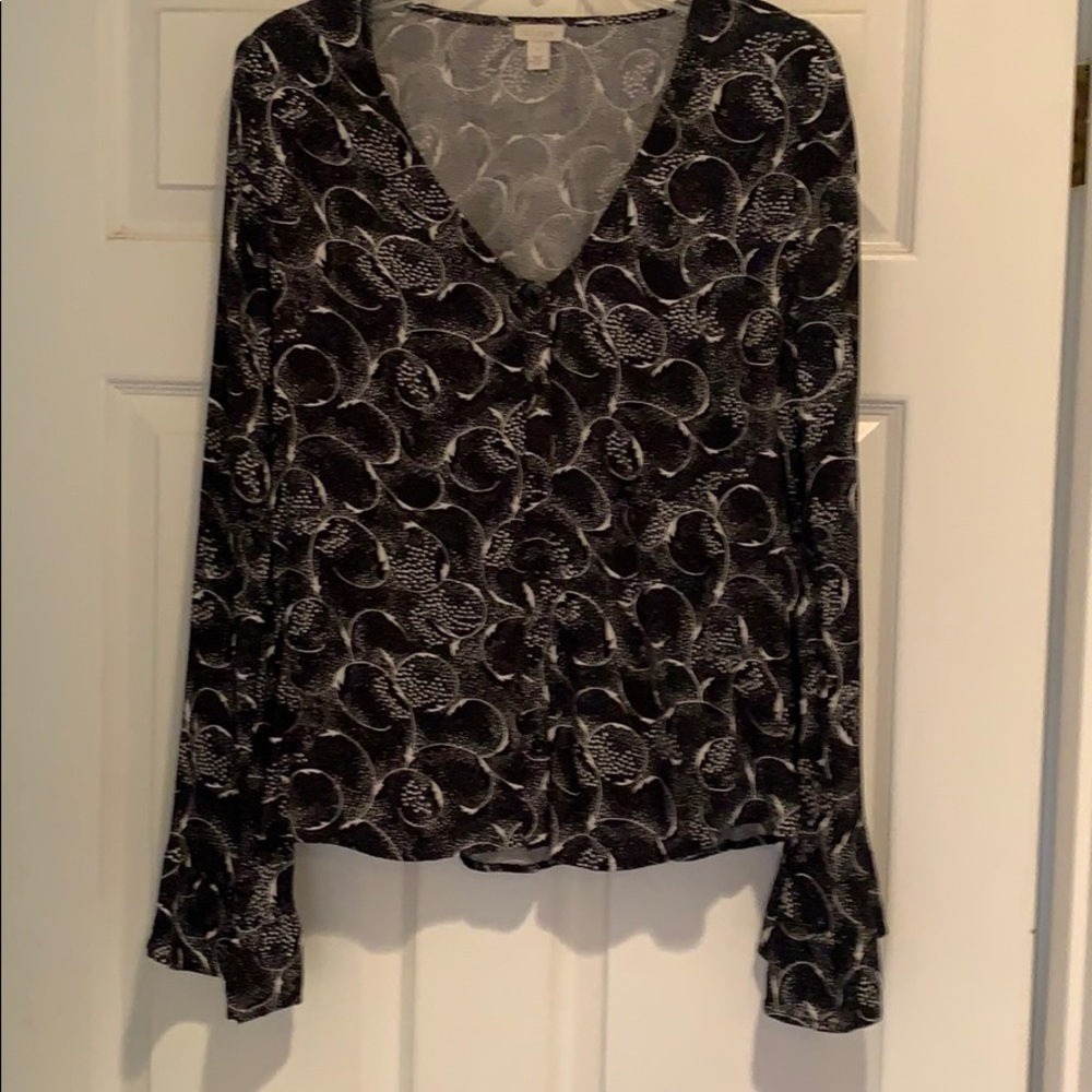 Long-sleeved top